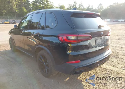 2021 BMW X5 xDrive40I z USA, uszkodzony, nr VIN 5UXCR6C09M9D76586